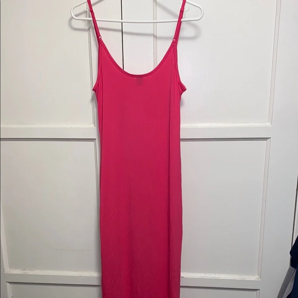 SHEIN BASICS Medium Pink Solid Form Fitted Slip Dress - Picture 4 of 10